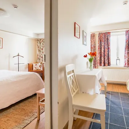 罗西兰塔旅舍 3*